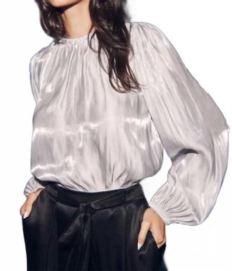 Bella Dahl Elastic Liquid Shirred Top In White Shimmer
