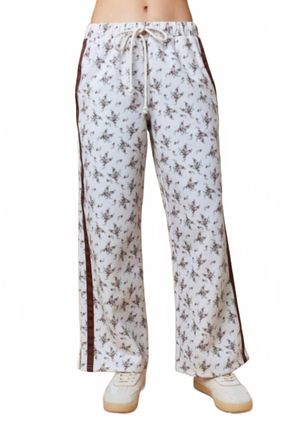 Peach Love California Floral Printed Fleece Sweatpants In Mocha/ecru