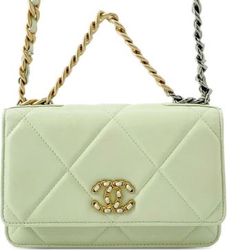 Chanel 2021-2025 Quilted Lambskin 19 Wallet on Chain satchel - Groen