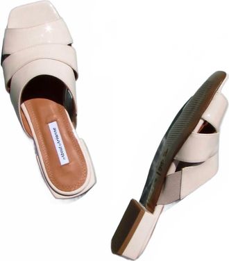 About Arianne Womens Sybille Vegan Flat Sandal In Jasmine