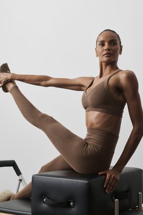 Alo | Seamless Two Tone Rib Bra in Java Brown, Size: Medium
