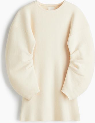 H&M Geripptes Strickkleid aus Viskosemix - White