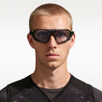 Nike Unisex Zeus Rise Photochromic Sunglasses in Black | IR4363X-010