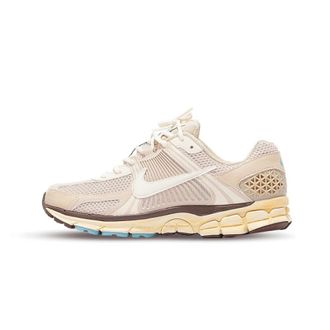 Nike Fitness, Dames, Beige, 36 1/2 EU, Leer, Zoom Vomero 5