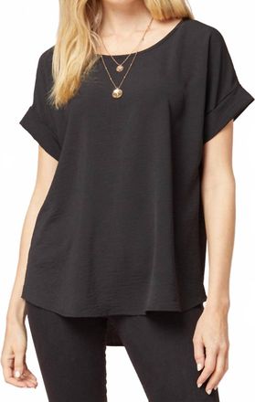 Entro Short Sleeve Scoop Neck Top In Black