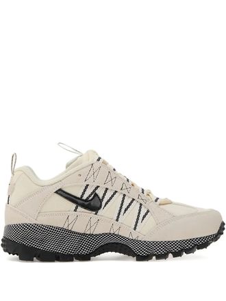 Nike Air Humara sneakers met contrasterende zool - Beige