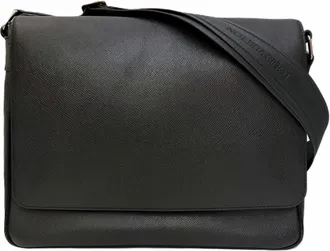 Louis Vuitton Taiga Black Leather Shoulder Bag (Pre-Owned)