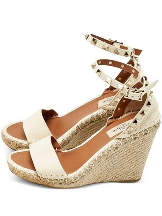Valentino Garavani Rockstud leather wedge espadrilles - women - Calf Leather/Calf Leather/Rubber - 36 - Neutrals
