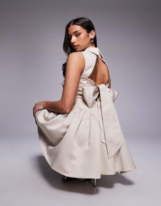 Asos Vestito corto color pietra con colletto button-down e dettagli arricciati-Neutro