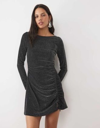 New Look vestito corto arricciato effetto shimmer a maniche lunghe nero
