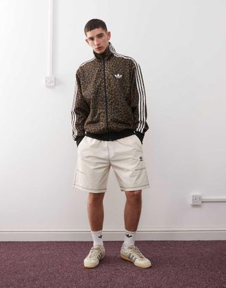 adidas Originals Firebird - Top sportivo vestibilit&agrave; ampia con stampa leopardata-Marrone