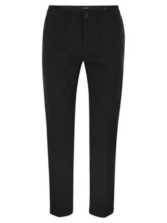 Re-hash Slim Fit Chino aus technischer Stretch-Baumwolle