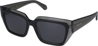 Ferragamo Transparante Grijs/Zwarte Zonnebril Sf 2002S Stijl - Dames - Zonnebrillen - Grijs - 55 MM - Accessoires