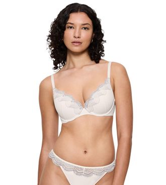 Triumph Push-up-BH TRIUMPH Comfort Glam WHU, Damen, Gr. 70, Cup C, weiss (silk wei&szlig;), Spitze, Obermaterial: 46% Polyester, 41% Polyamid, 13% Elasthan, BHs Pus