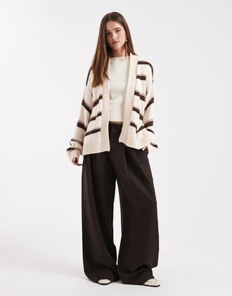 Miss Selfridge Cardigan fil-à-fil a righe marroni-Bianco