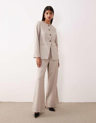 Vero Moda Pantaloni a fondo ampio e vita alta premium grigio pallido in coordinato
