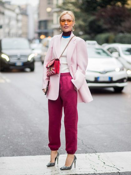 15 pantaloni della tuta che puoi indossare anche in ufficio (sì, hai letto bene)