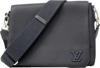 Louis Vuitton Navy Shoulder Bag (Pre-Owned)