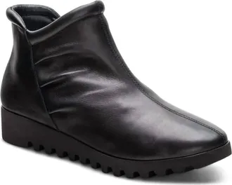 Aetrex Womens Zoey Slip On Boot In Black