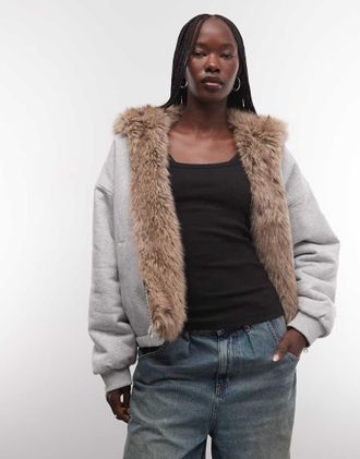 Weekday felpa con cappuccio oversize reversibile in pelliccia sintetica marrone e pile m&eacute;lange grigio