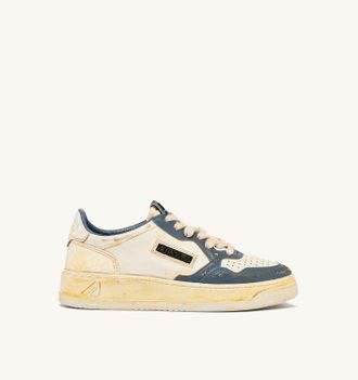 Autry MEDALIST LOW SUPER VINTAGE SNEAKERS IN MARSHMALLOW AND SILVER-BLUE LEATHER