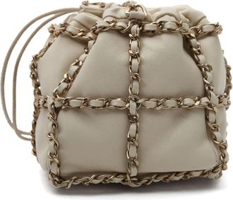 Chanel leather chain-link bucket bag - women - Leather - One Size - Neutrals