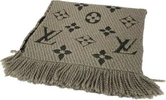 Louis Vuitton Pre-owned Scarves, female, Gray, Size: ONE SIZE Pre-owned Monogram Knit Wool Blend Scarf