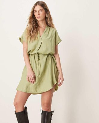 Vila short sleeve tie waist notch neck mini dress in pistachio-Green