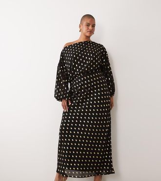 Never Fully Dressed Plus abito maxi drappeggiato con spalle scoperte Tilly a pois neri-Nero