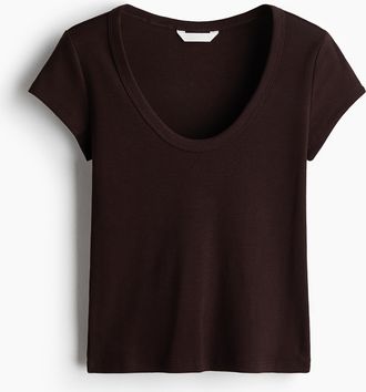H&M Geripptes T-Shirt mit U-Ausschnitt - Dunkelbraun