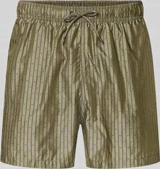Emporio Armani Regular Fit Badeshorts mit Allover-Logo-Print in Oliv, Gr&ouml;&szlig;e XXL