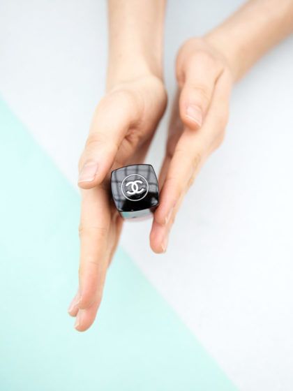 Come stendere (bene) lo smalto per unghie: 7 trucchetti che devi conoscere