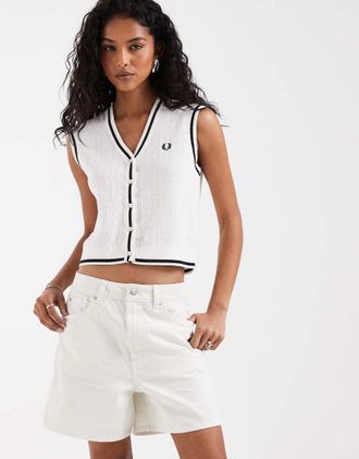 Fred Perry Top senza maniche bianco in maglia testurizzata con bottoni