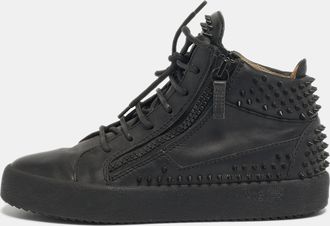 Giuseppe Zanotti Kriss