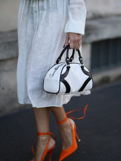 Questa è la borsa che abbiamo visto ovunque alle settimane della moda