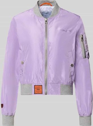 Original Bombers Bomberjacke mit Label-Patch und Rei&szlig;verschlusstasche am &Auml;rmel in Flieder, Gr&ouml;&szlig;e S