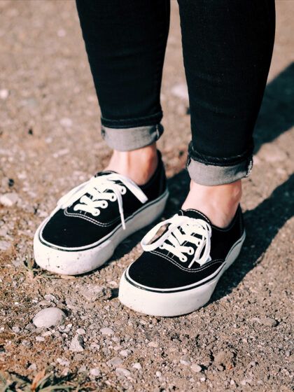 Met blote voeten in je schoenen? Met deze 6 tips krijgen zweetvoeten en blaren geen kans!