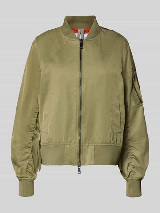 BLONDE No.8 Bomberjacke mit Rei&szlig;verschlusstasche am &Auml;rmel in Oliv, Gr&ouml;&szlig;e 34