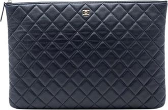 Chanel Pre-owned Clutches, female, Blue, Size: ONE SIZE Pre-owned Quilted Lambskin Clutch