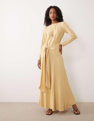 Asos Vestito lungo a maniche lunghe color oro con fondo a ruota e laccetti