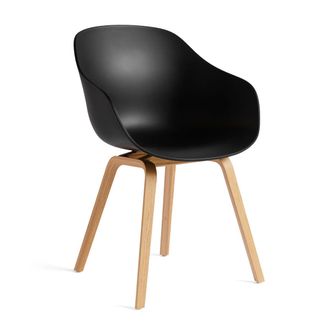 HAY About A Chair AAC 222, Eiche lackiert / black 2.0 (Kunststoffgleiter)