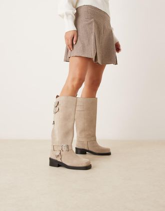 Asos Crest - Stivali stile biker al ginocchio in camoscio color pietra con imbracatura-Neutro