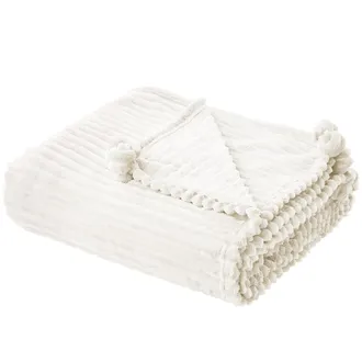 Beliani Manta Poli&eacute;ster 150 X 200 Cm Estructura Acanalada Pompones Dormitorio Blanco Kaweri
