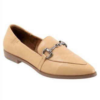 Bueno Womens Bowie Pointed-Toe Flat In Light Beige