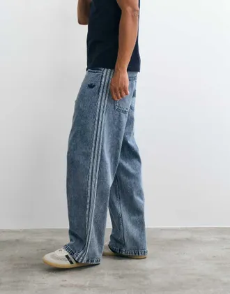 adidas Originals Jeans ampi in denim chiaro-Blu