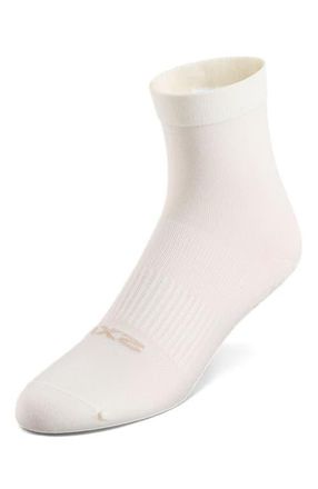 2XU Performance Crew Grip Socks in Chalk/white at Nordstrom, Size Medium