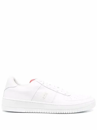 424 Contemporary Black Footwear With Streamlined Silhouette