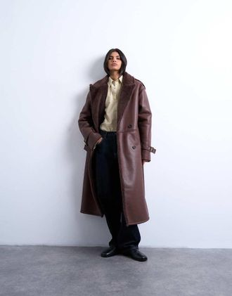 Topshop Cappotto stile aviatore oversize taglio lungo color cioccolato con dettagli in pile borg-Marrone