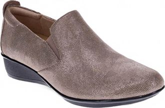 Revere Comfort Shoes Womens Jamaica Arch Support Loafers In Champagne Angle