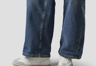 Alexander Smith Thames Woman in white leather and grey suede